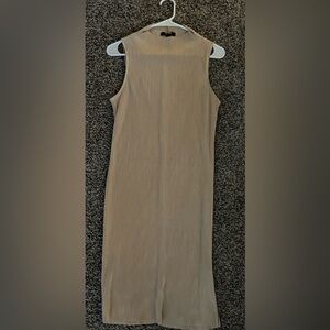 Elegant Beige/Gold Sleeveless Dress